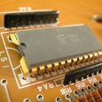 Questo chip si trova all’interno di una calcolatrice Emerson Electronics modello TM-12, presumibilmente del 1974… qualcuno di voi riesce a trovare qualche informazione su questa che, presumibilmente, e’ una piccola...