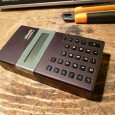 Comprata oggi al mercatino delle pulci di Siracusa per meno di 4 Euro. Queste foto documentano la messa in sicurezza con rimozione di batterie ed evidenti perdite di acido. La...